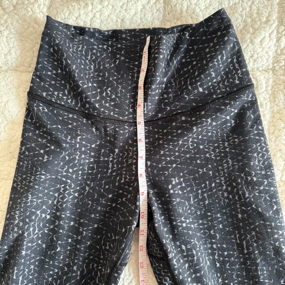 Lululemon True Self Crop II - Black and White Pattern - Picture 14 of 14